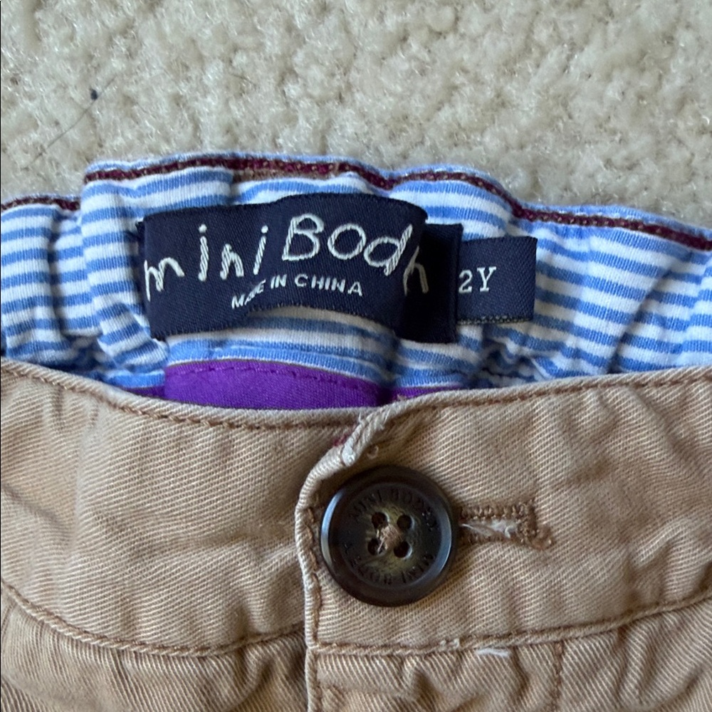 Mini Boden khakis 2T - Picture 2 of 3